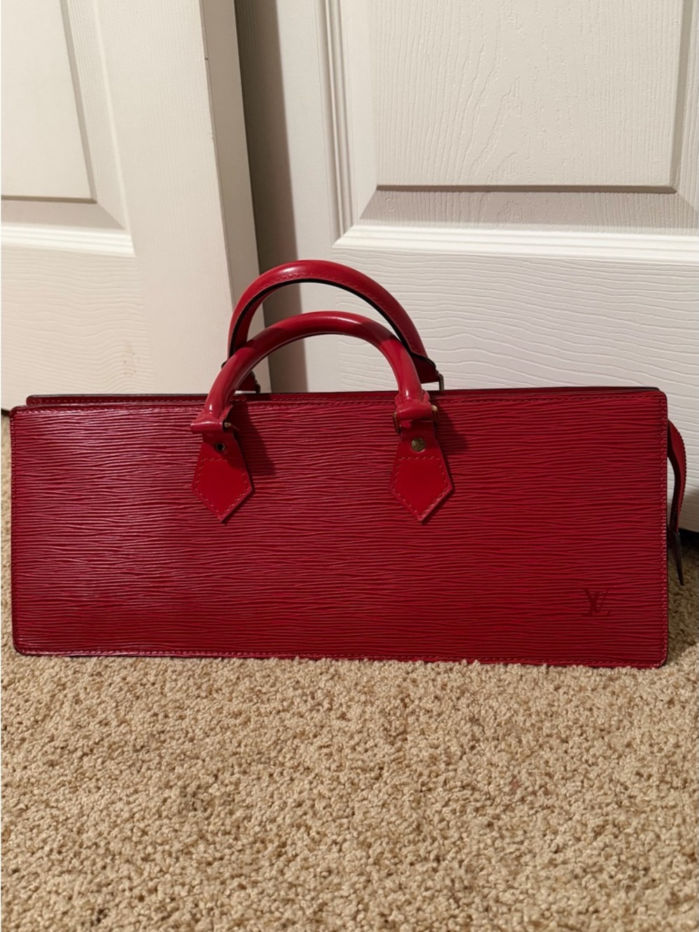Louis Vuitton Epi Sac Triangle bag w/ matching wallet. Very unique bag. - Picture 14 of 14